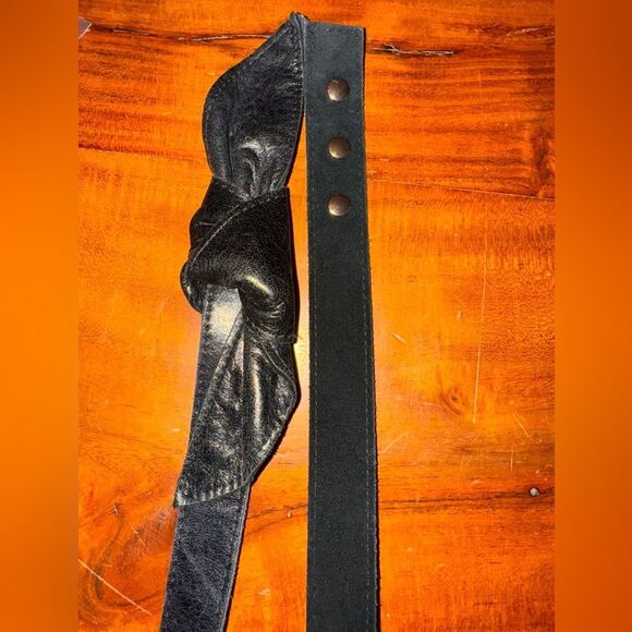Nikki Jaffa Black Leather Belt w/ Knotted Detail & Snap Closure - Picture 3 of 8